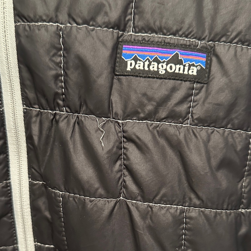 Patagonia Black Quilted Hooded Pullover Jacket - Picture 2 of 3